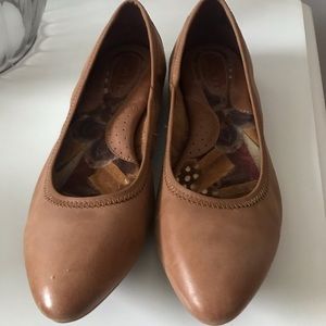 Brand new no box Born comfort flats size 6